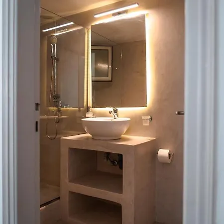 Aggelikoula בית הארחה 3*